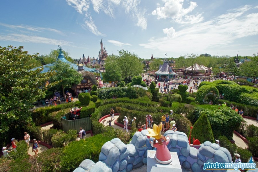 Alice's Curious Labyrinth