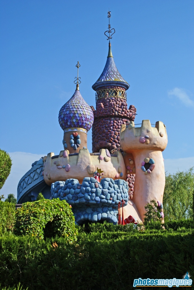 Alice's Curious Labyrinth