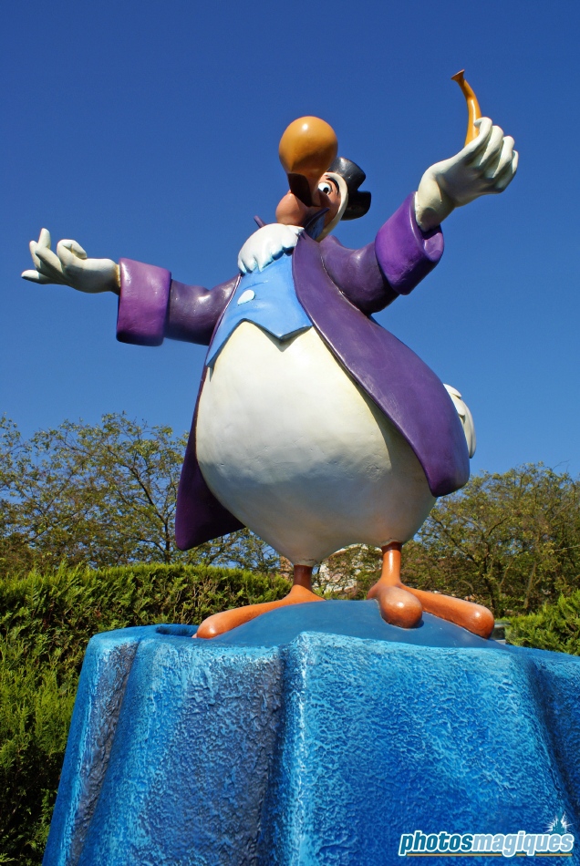 Alice's Curious Labyrinth