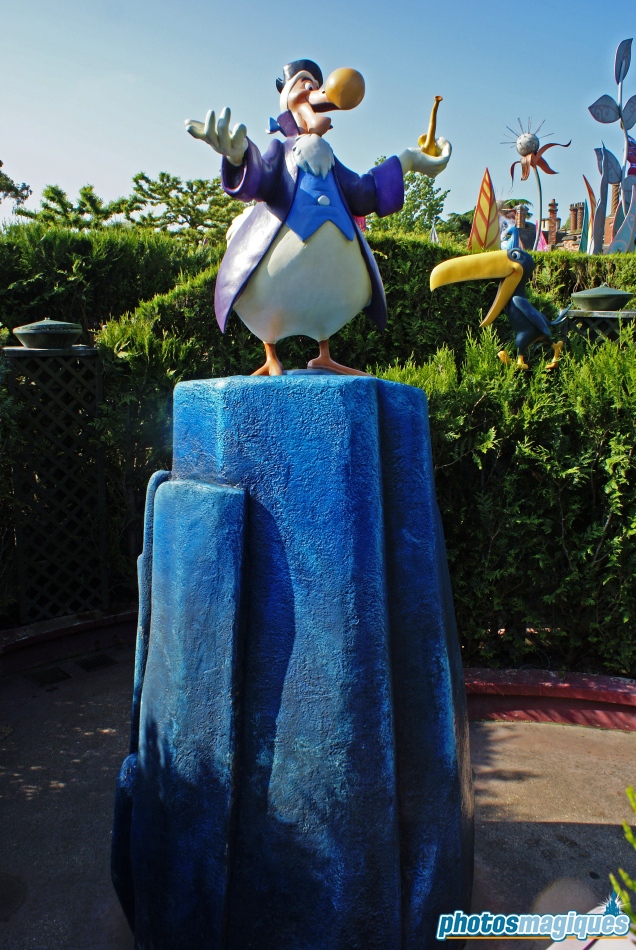 Alice's Curious Labyrinth