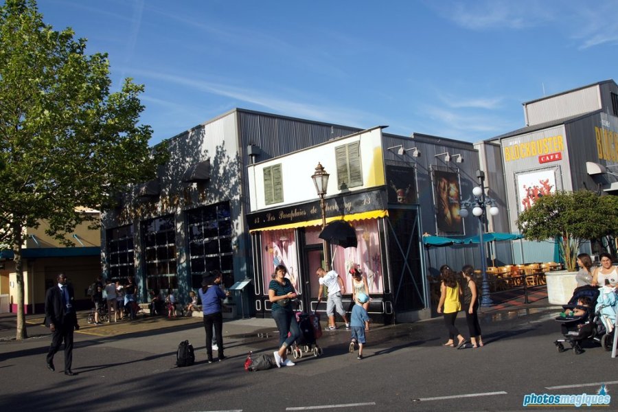 Les Parapluies de Cherbourg set