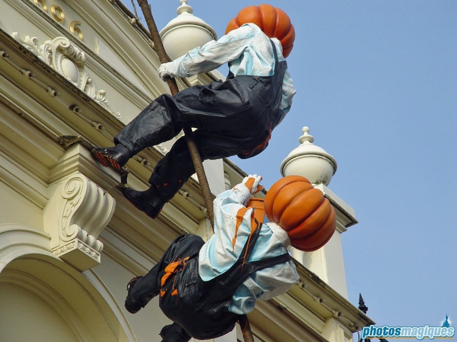 It is easy as Pumpkin Pie for the Pumpkin Men to begin their splashing and splatching of orange paint