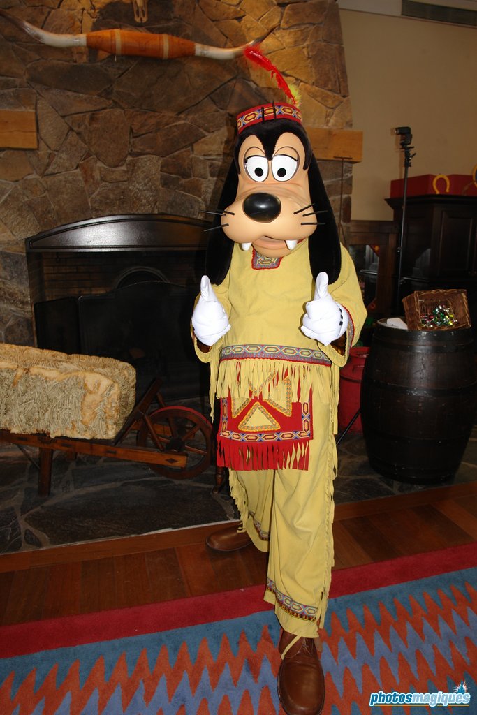 Goofy at Disneyland Paris
