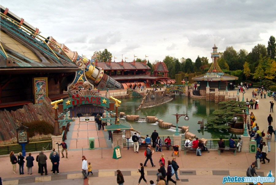 Space Mountain: de la Terre à la Lune