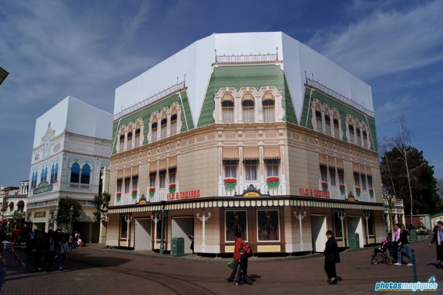 Town Square Photography and Disney Fashion (2010)