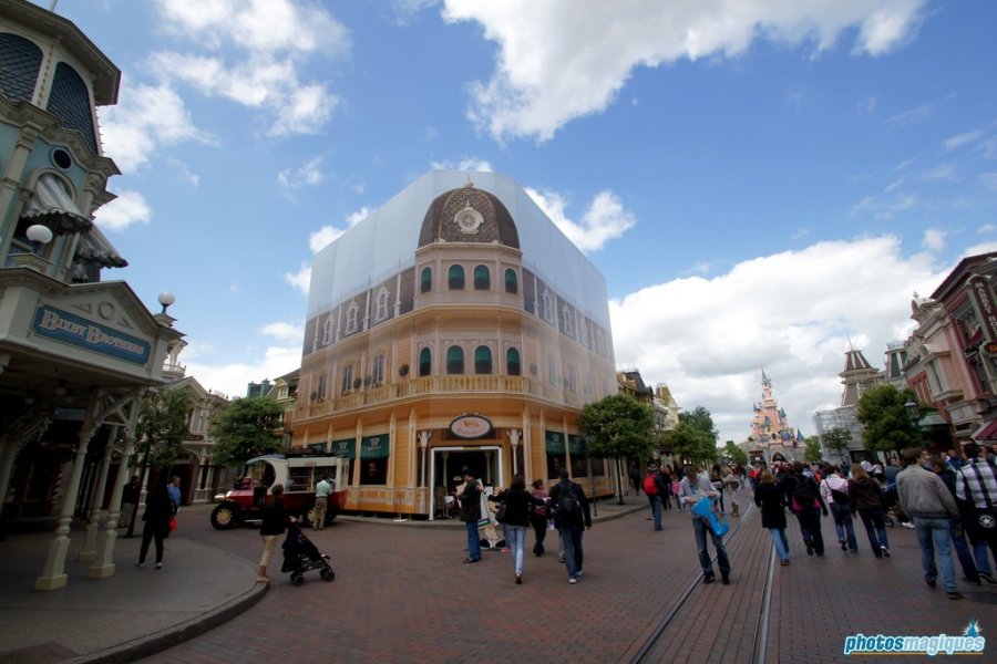 Walt's - An American Restaurant (2011)