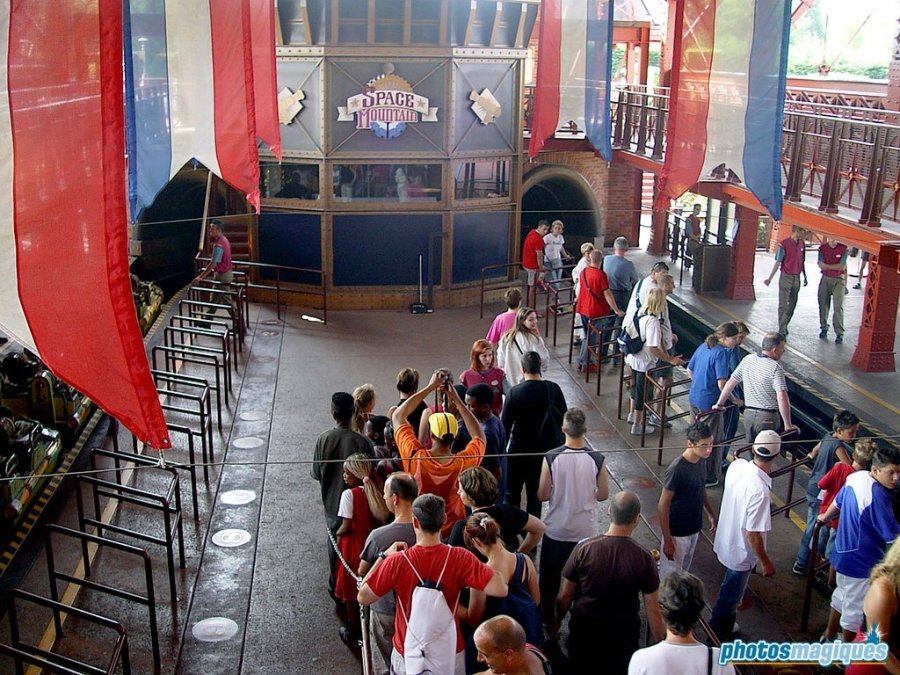 Space Mountain - de la Terre a la Lune